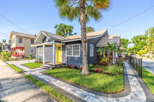 Historic Cottage Walk to Downtown St Augustine Free Parking Sleeps 4 - Country Houses