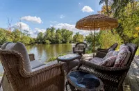 Welcome to The Boathouse! Waterfront/Boats/Hot tub - Wifi