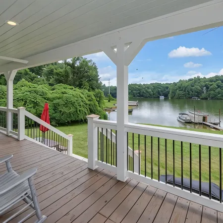 Lake Lanier Farmhouse near Olympic Rowing Venue