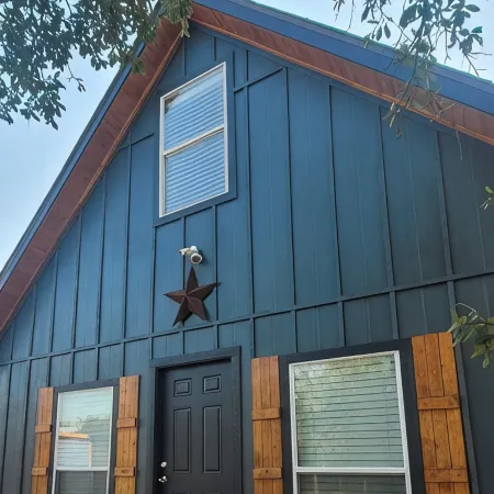 Pickleball, Heated pool, Hot tub, 2.5 Acres full of oaks