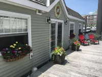 Romantic Boston Harbor Houseboat Stay for 2 People. A/C. Close to Freedom Trail. - House Boats