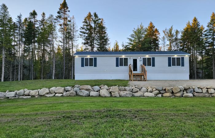 Modern private home central location to beautiful coastal views