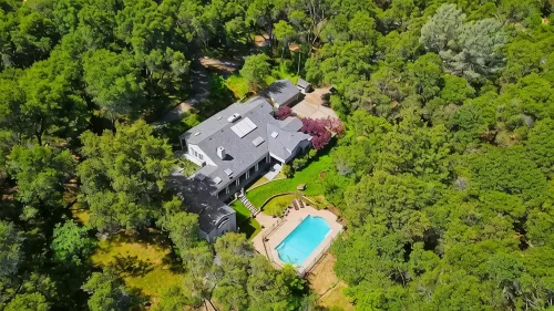 A Pet-Friendly Oasis surrounded by wineries with a Pool, Jacuzzi, and Sauna. - 4-Star
