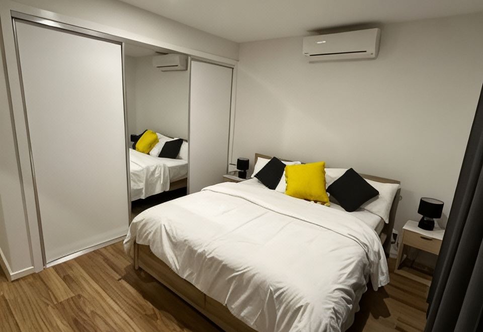 Cozy Townhouse in Werribee centre Images