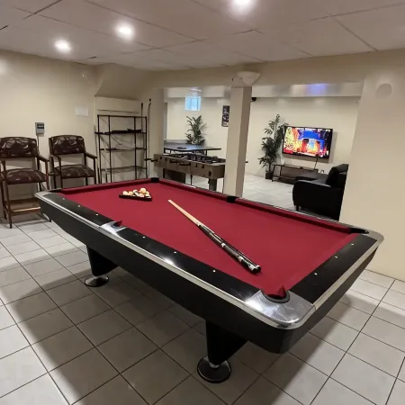 Luxury Pocono Home•Private Heated Pool•Hot Tub•10Min to Camelback Resort