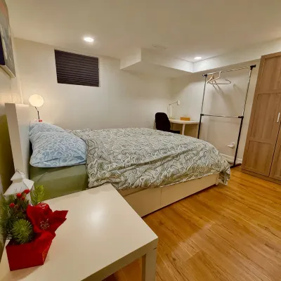 Yours Comfy Basement Hoteles cerca de Centro de Convenciones Markham