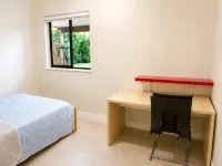 Bright Furnished 2BR Private Basement Suite - جاكوزي