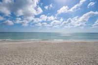 Oceanfront Condo w/ Balcony & Direct Beach Access, Unit 227 - 3 tähden