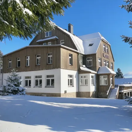 Waldhotel Auszeit Mit Restaurant & Café