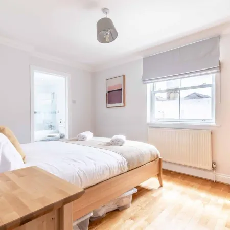 2 Bed Apt| Parking| Central Windsor By Tempstay