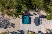 Private Oceanfront Home with 2024 Swim Spa , Paddle-Boards,Kayaks, & Bikes. - 비치