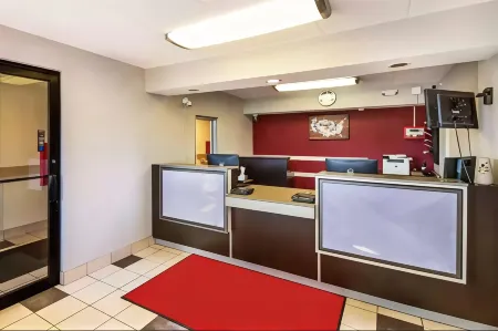 Super 8 by Wyndham Charleston WV Отели в г. Чарльстон