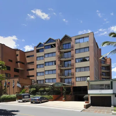 Hotel Casa Laureles Hotels near AKT SANCRISTOBAL
