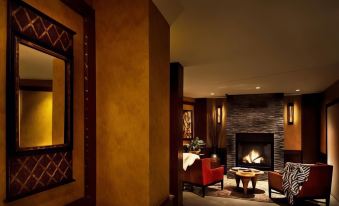 Executive The Inn At Whistler Village & Mountain Side Hotel