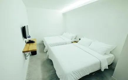 白色閣樓飯店