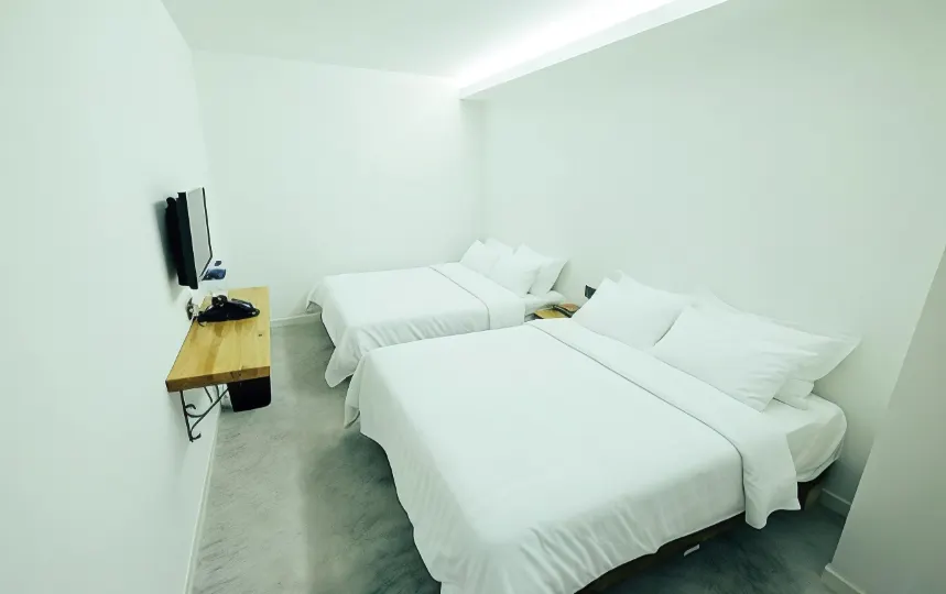 白色閣樓飯店