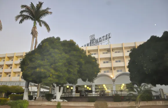 茹阿澤魯大酒店