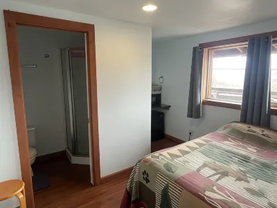 Brown Bear Saloon & Motel Hotels in Girdwood