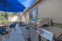 Serenity Retreat: Charming Home Near Attractions! 3 Bedroom Home by RedAwning