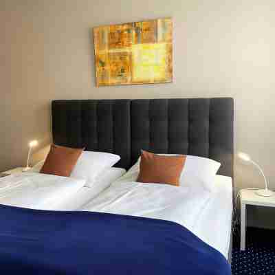 Hotel Stadt Hamburg am Fluss Saarbrucken Rooms