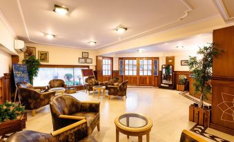 Hotel Willow Banks - Boutique 4 Star Hotel on the Mall Road Shimla