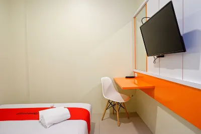 RedDoorz Syariah @ Kelud Sampangan Semarang Hotels in Petompon
