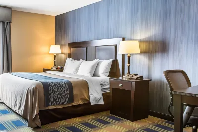 Comfort Inn & Suites Hotels near Lake Compounce