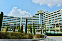 Hotel Marvel All Inclusive - Fully Renovated Free Beach Access Hotels near Pure Honey Kirov