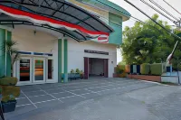 RedDoorz @ Jalan Jenderal Sudirman Palopo Hotel dekat UD CAKALANG PITU