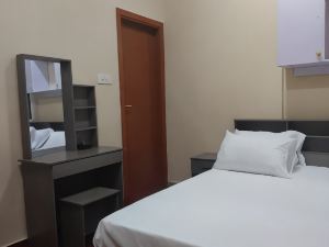 Benitah Capsule Hostel and Family Rooms