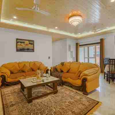 Alaya Stays 3 BHK Apartment with Hill View - Cliff Trident Rooms