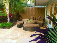 CASA COCONUT! Walk to the BEACH & Lauderdale-By-The-Sea! Resort Style Home!