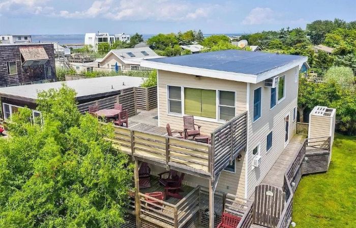 Charming Fair Harbor 3br steps to ocean, sunset view, WiFi, A/C, outdoor shower.