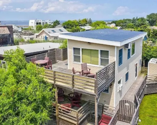 Charming Fair Harbor 3br steps to ocean, sunset view, WiFi, A/C, outdoor shower. Hotels in Fire Island