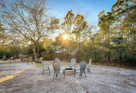 Island In This Dream: Family & Dog Friendly Home on Oak Island!