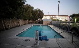 Mid City Inn & Suites Pico Rivera