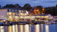 Picton Harbour Inn Hotel di Picton