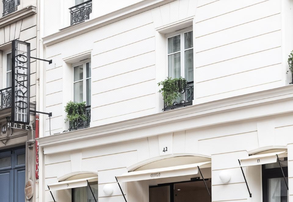 [호텔 아고라 생 제르맹 근처의 노트르담 대성당 야경]