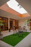 T-Door Guest House Hotel dekat Sekolah Tinggi Filsafat Teologi Widya Sasana