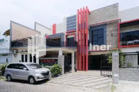 Dea Homestay Syariah Mitra RedDoorz at Kertomenanggal Surabaya