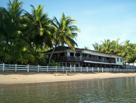 Seaside Travellers Inn Отели в г. Папар