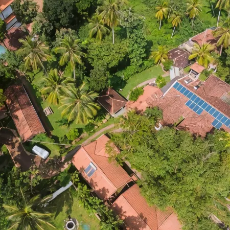 Villa Shade