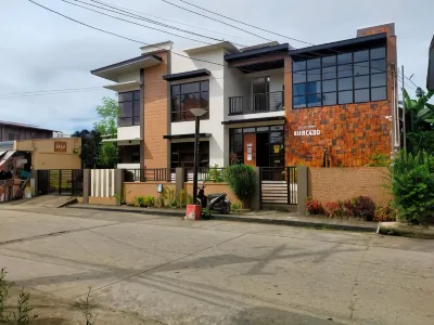 Pompeo and Luming's Inn