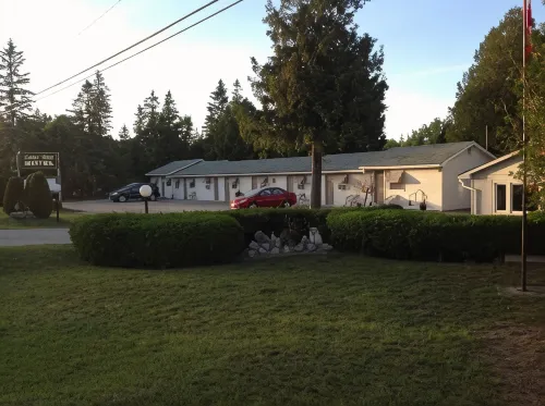 Cedar Vista Motel Hotels in Tobermory