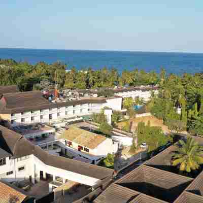 Travellers Beach Hotel & Spa Hotel Exterior