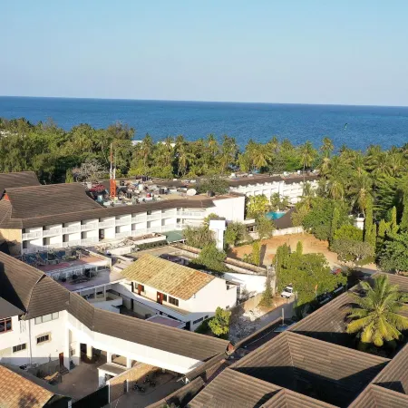 Travellers Beach Hotel & Spa
