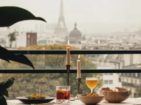 巴黎天台飯店（帶露台餐廳酒吧）