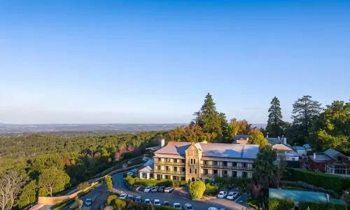 洛夫締山山屋酒店