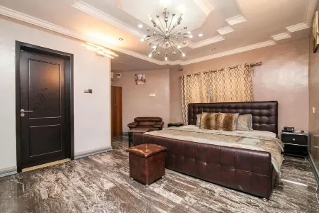 Platinum Inn Gee Hotel Ikoyi Отели рядом с достопримечательностью «Остров Лагос»