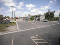 Texas Inn McAllen Airport - Motels